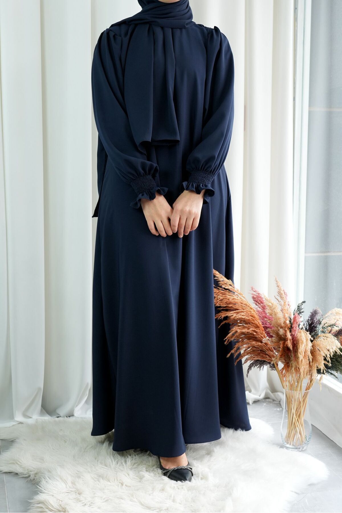 Model Meryem Medine İpeği Çiçek Kol Detaylı Tesettür Elbise (Şal Dahil) - Lacivert - Meryem01020Ş Model Meryem Medine İpeği Çiçek Kol Detaylı Tesettür Elbise (Şal Dahil) - Lacivert - Meryem01020Ş