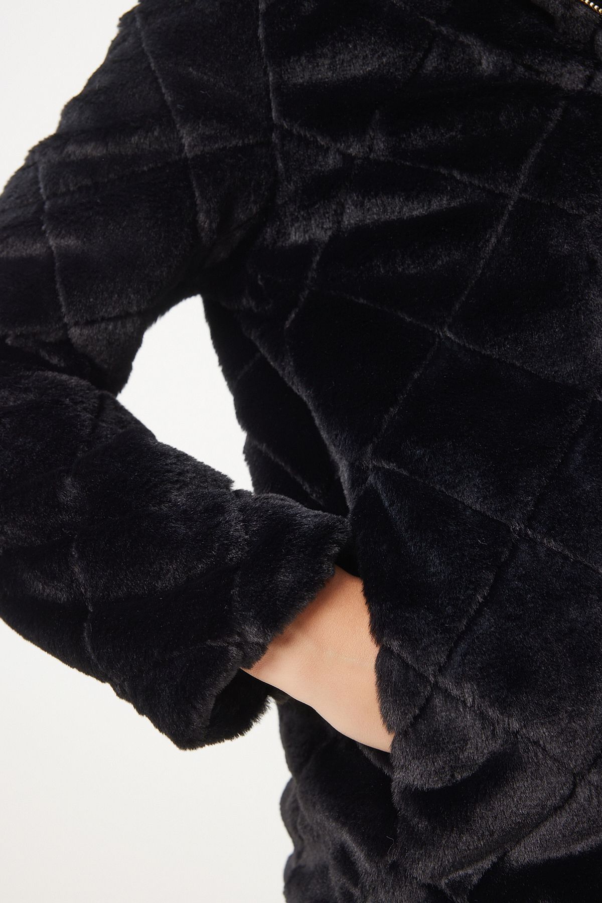 Tüylü Kapüşonlu Oversize Mont SİYAH LRV0062 Tüylü Kapüşonlu Oversize Mont SİYAH LRV0062