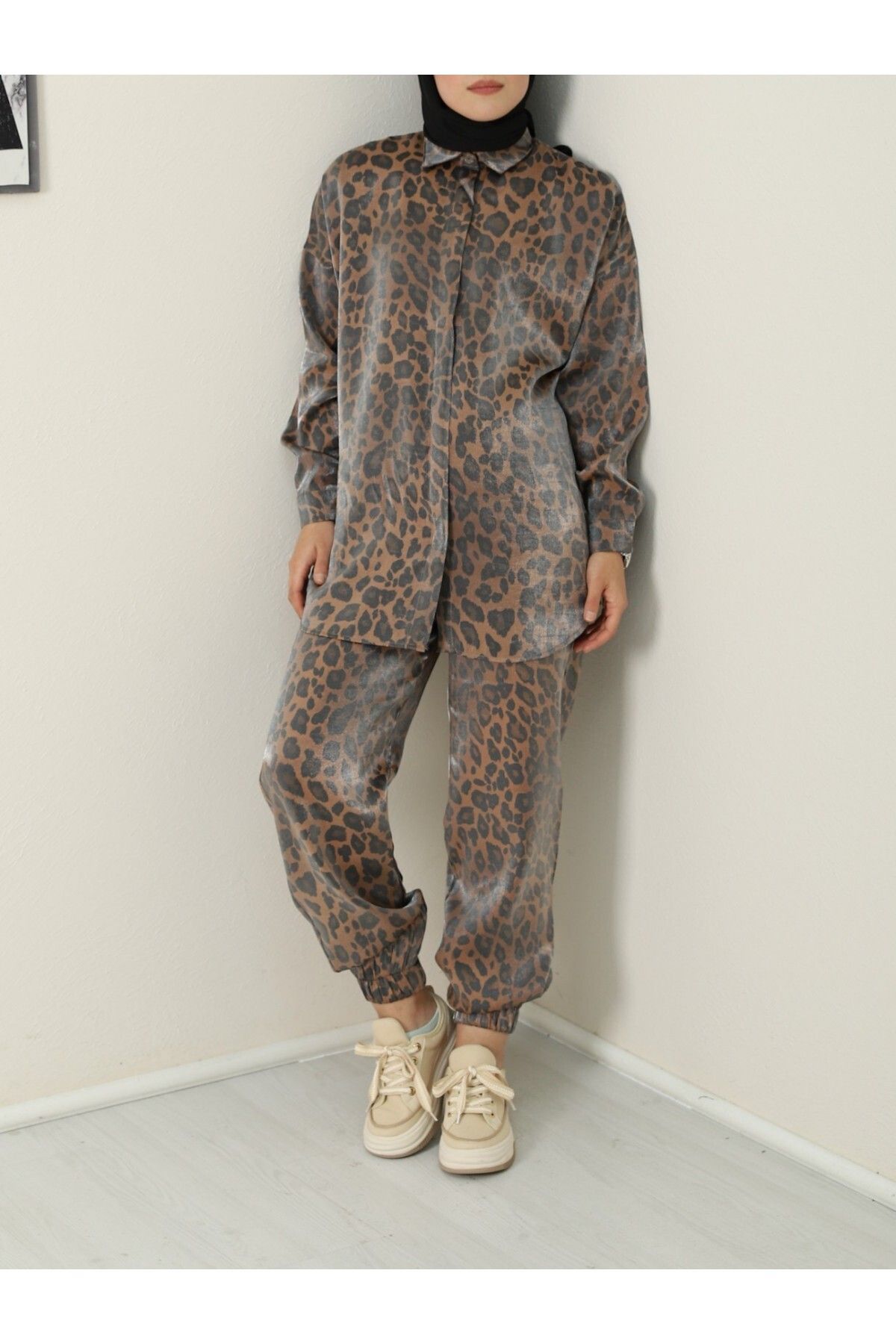 Leopar Desen Flamlı Saten Takım Leopar Desen Flamlı Saten Takım