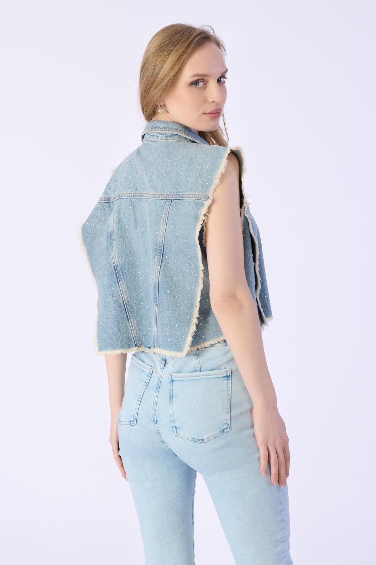 Taşlı Sıfır Kol Püsküllü Denim Ceket Taşlı Sıfır Kol Püsküllü Denim Ceket