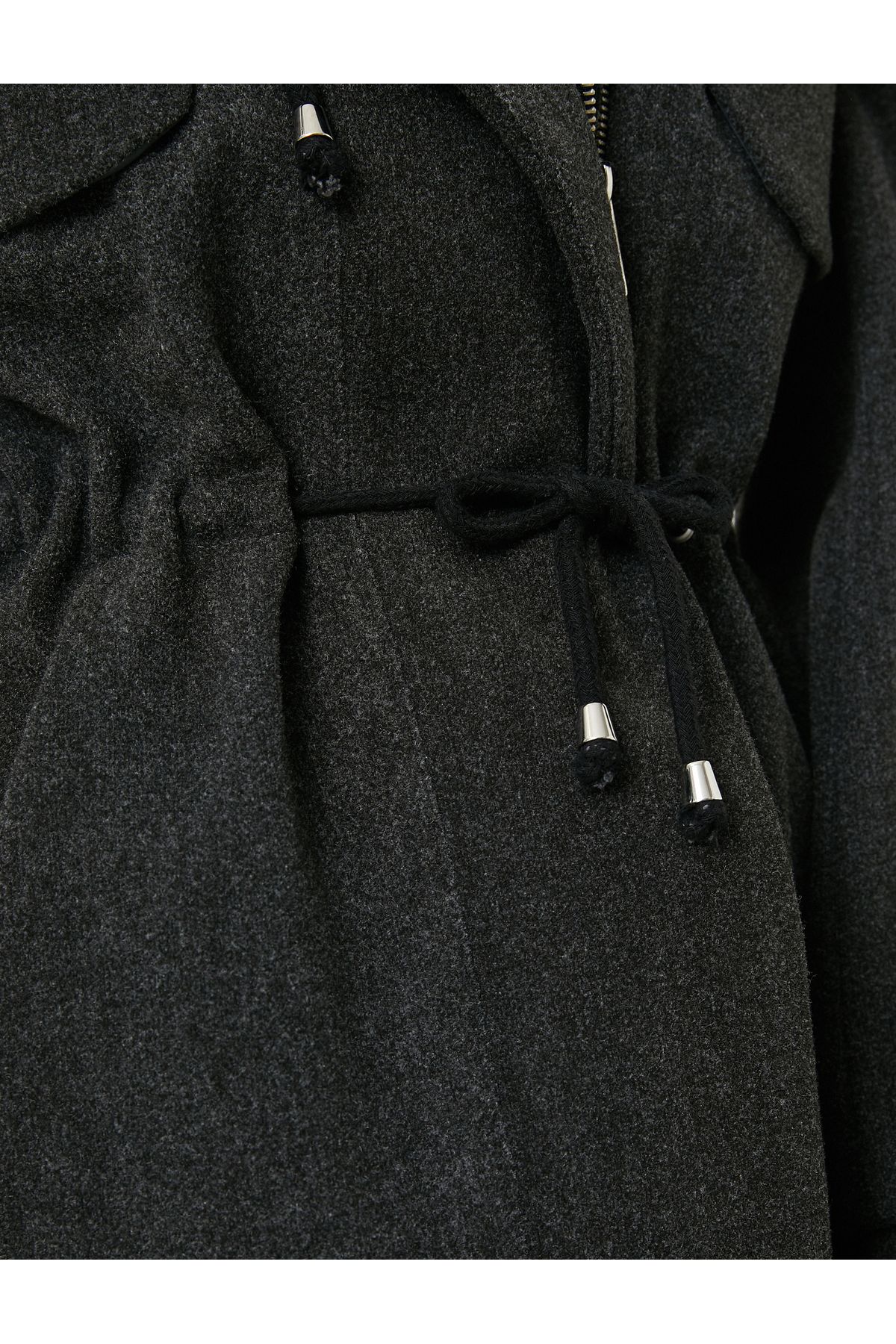 Kapüşonlu Mont Peluş Detaylı Beli Bağlamalı Kapüşonlu Mont Peluş Detaylı Beli Bağlamalı