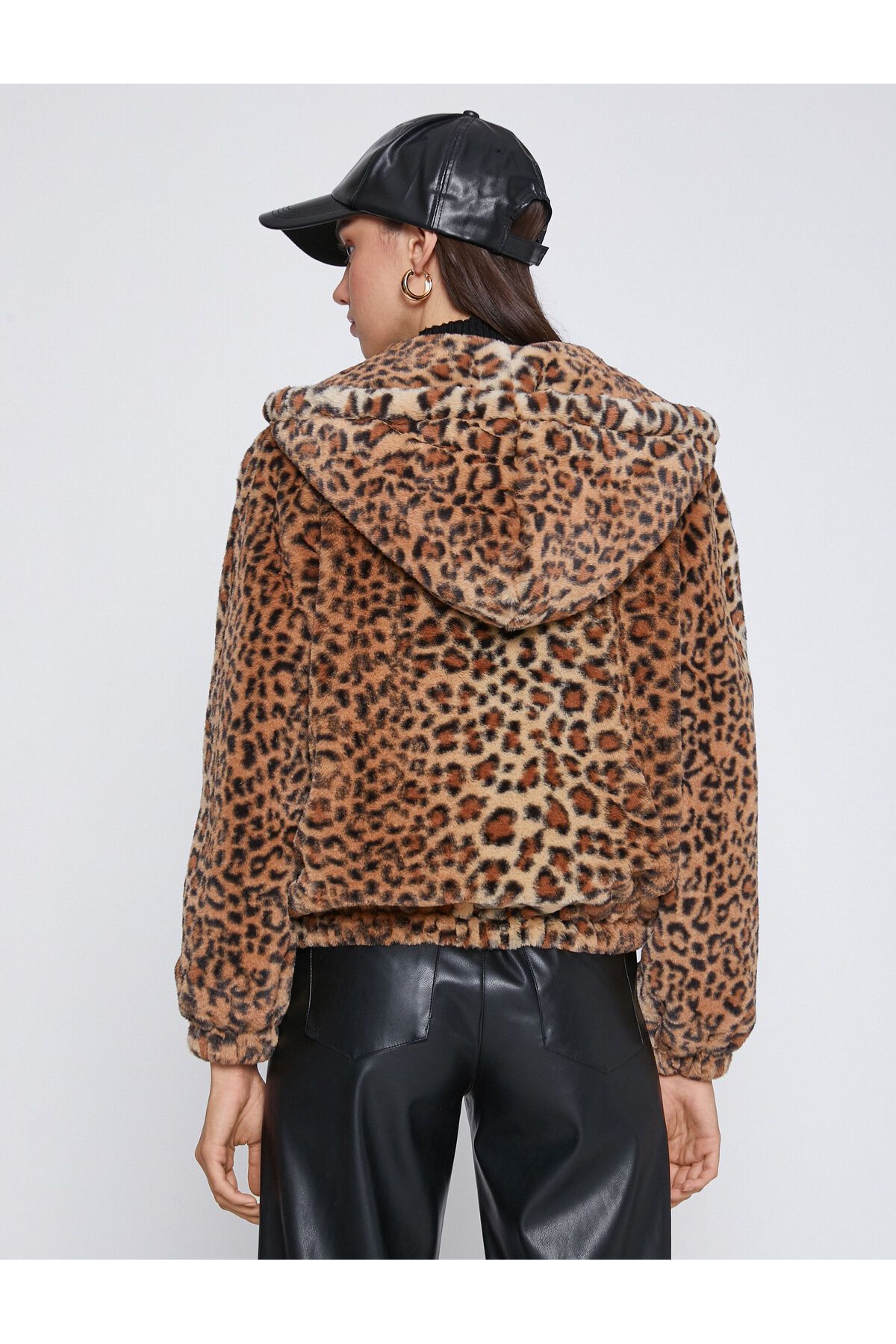 Leopar Desenli Peluş Ceket Kapüşonlu Leopar Desenli Peluş Ceket Kapüşonlu