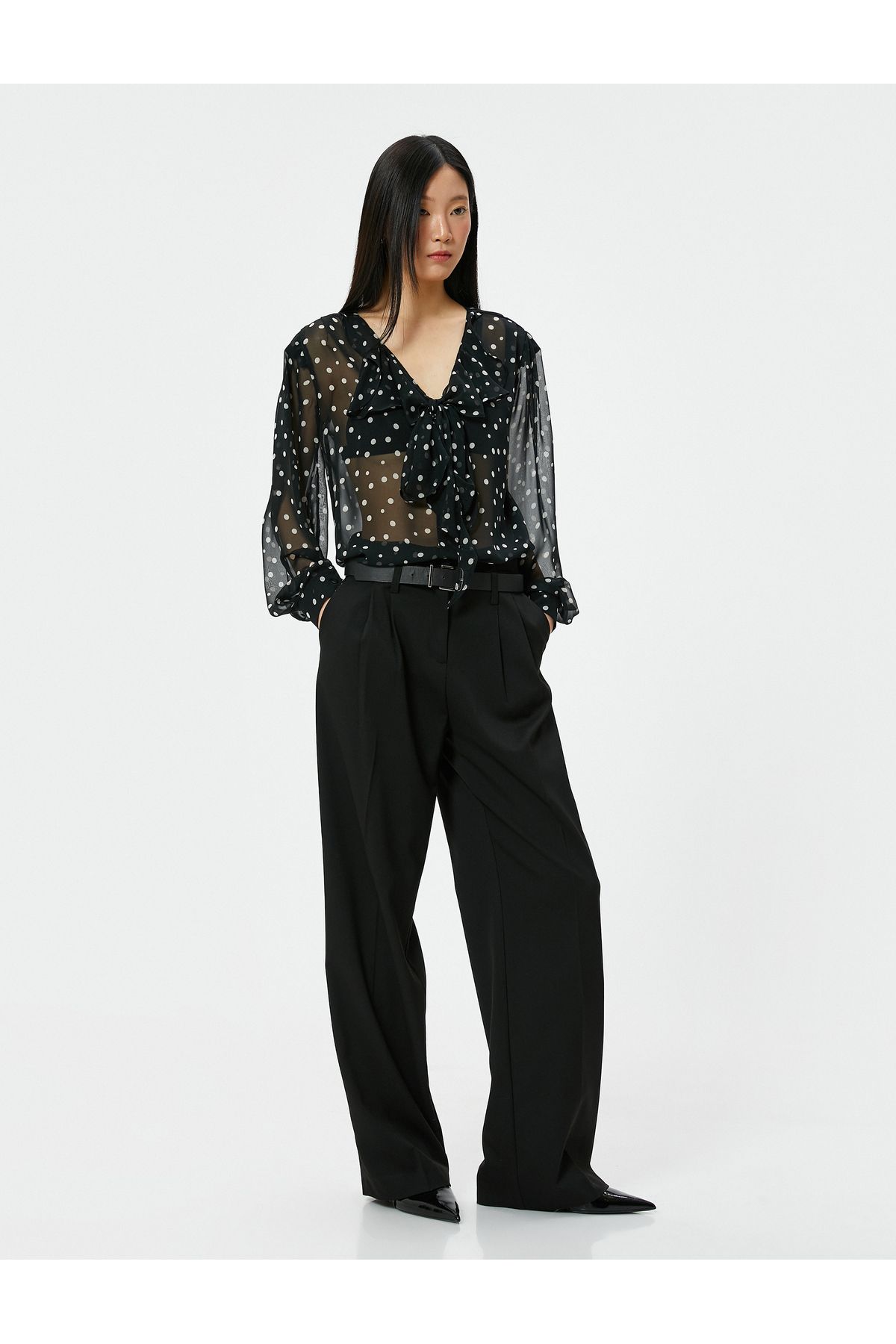 Puantiyeli Bluz Tül Fırfırlı Fular Yaka Uzun Kollu Puantiyeli Bluz Tül Fırfırlı Fular Yaka Uzun Kollu