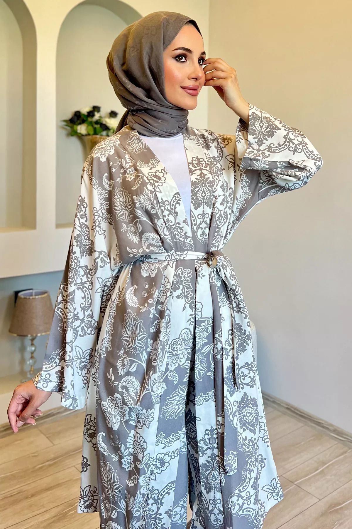 Kremvizon Desenli Tesettür Viskon Kimono İkili Takım Kremvizon Desenli Tesettür Viskon Kimono İkili Takım