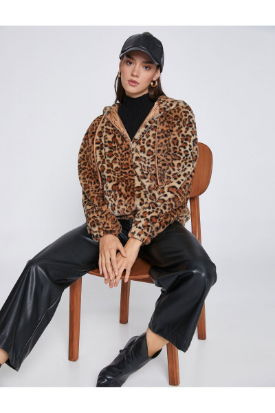Leopar Desenli Peluş Ceket Kapüşonlu Leopar Desenli Peluş Ceket Kapüşonlu