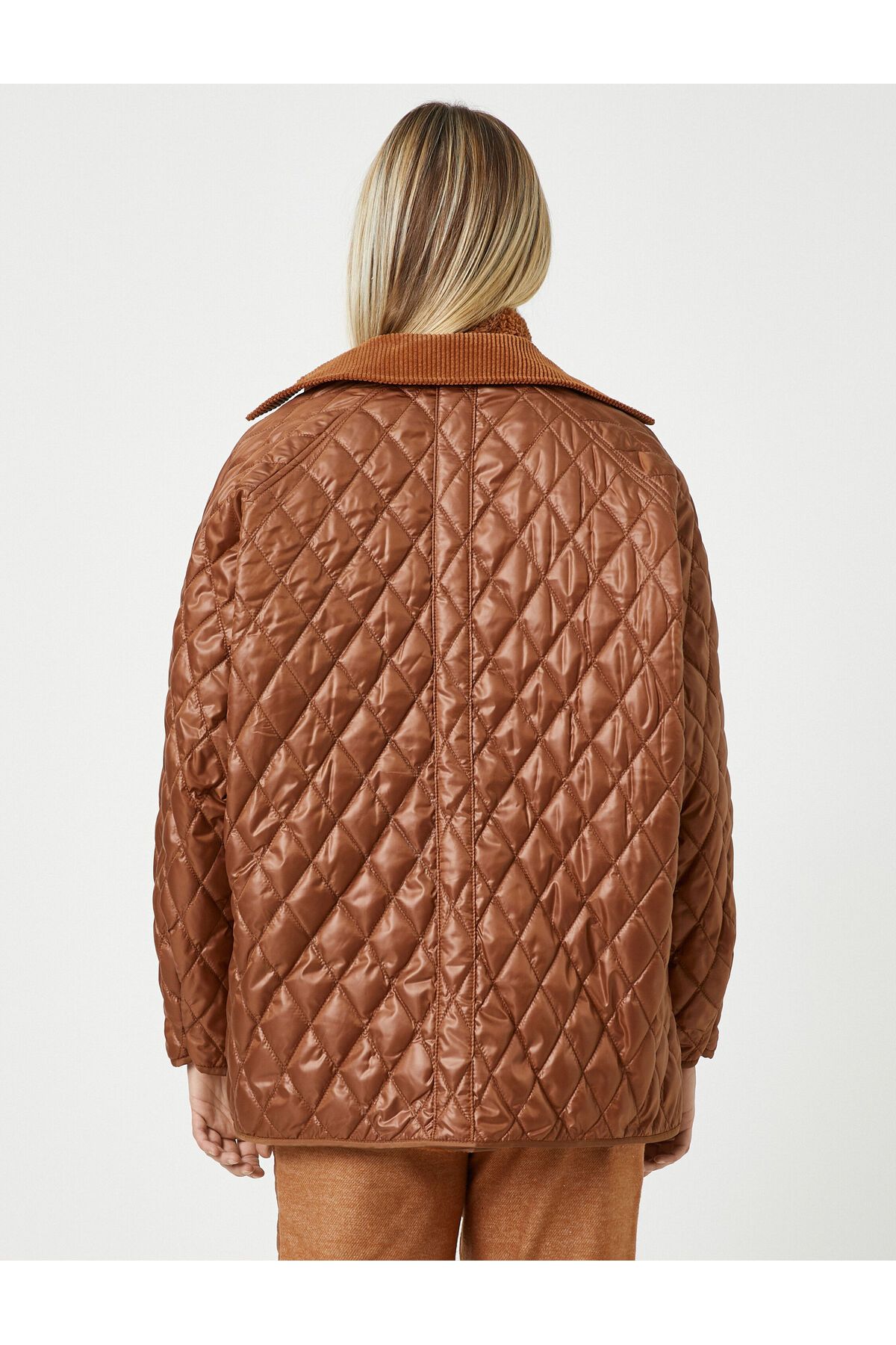 X Şahika Ercümen - Cepli Kapitone Oversize Ceket X Şahika Ercümen - Cepli Kapitone Oversize Ceket