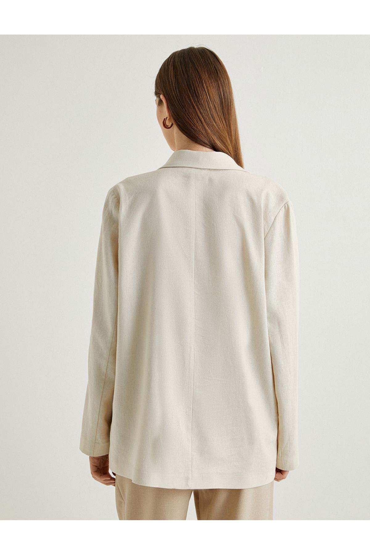 Keten Karışımlı Oversize Blazer Ceket Kruvaze Düğmeli Cep Detaylı Keten Karışımlı Oversize Blazer Ceket Kruvaze Düğmeli Cep Detaylı