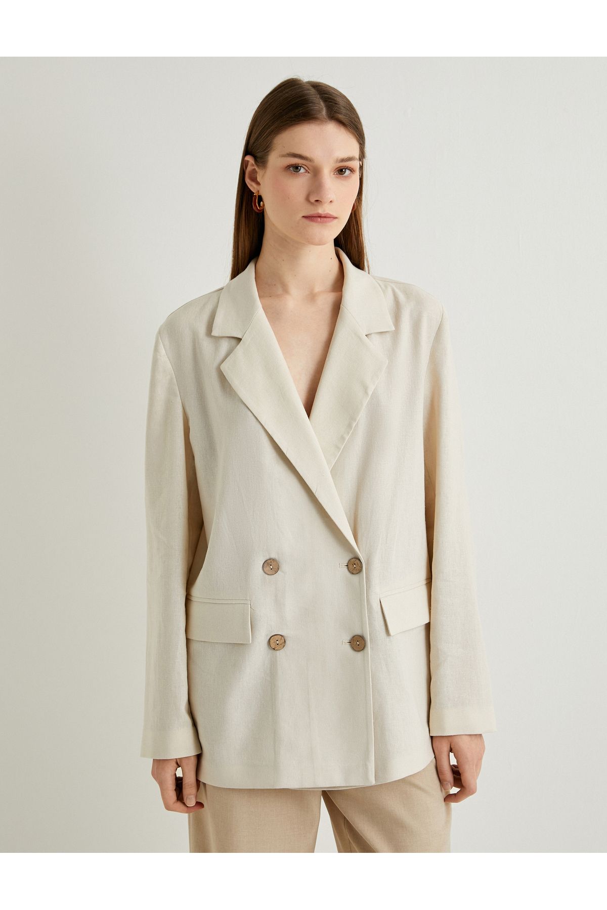 Keten Karışımlı Oversize Blazer Ceket Kruvaze Düğmeli Cep Detaylı Keten Karışımlı Oversize Blazer Ceket Kruvaze Düğmeli Cep Detaylı