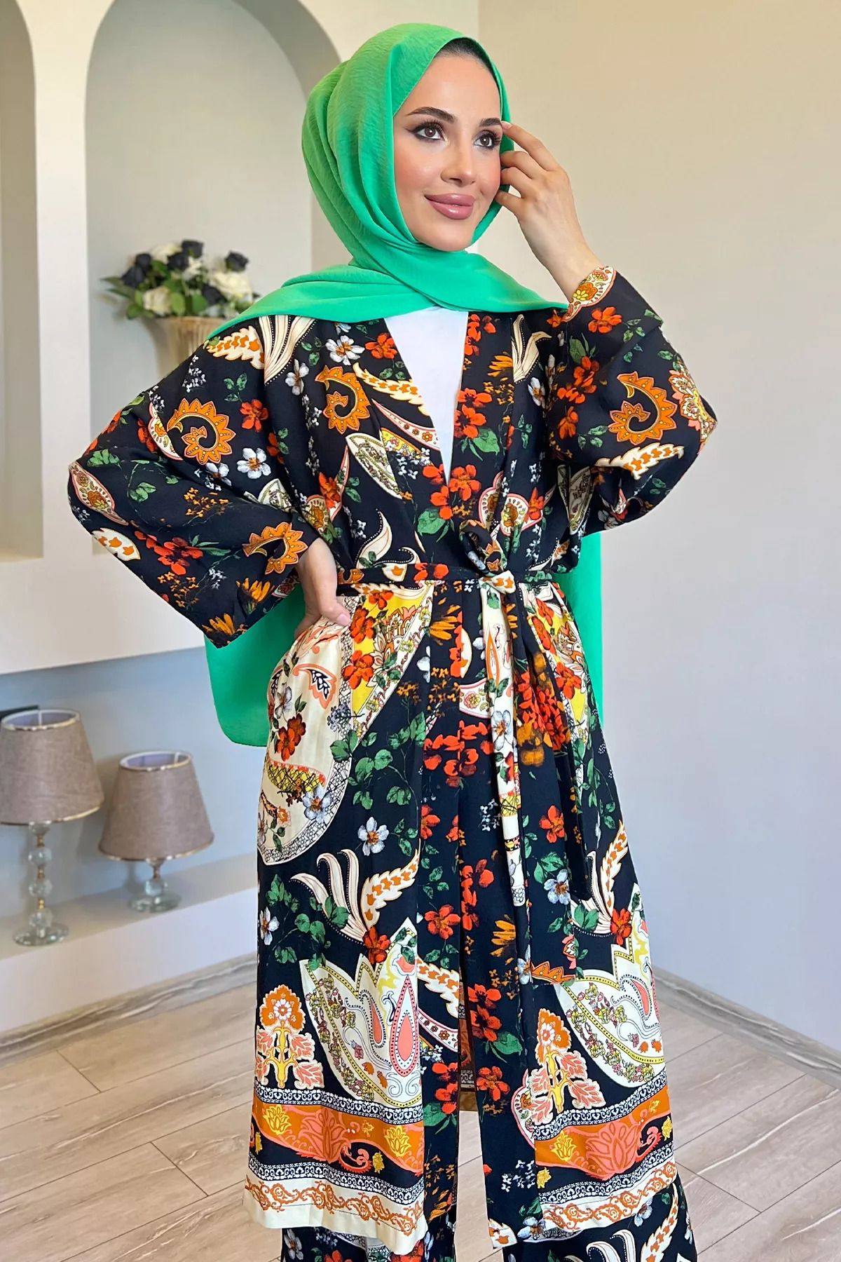 Siyah Desenli Tesettür Viskon Kimono İkili Takım Siyah Desenli Tesettür Viskon Kimono İkili Takım
