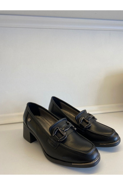 Kadın topuklu ayakkabı