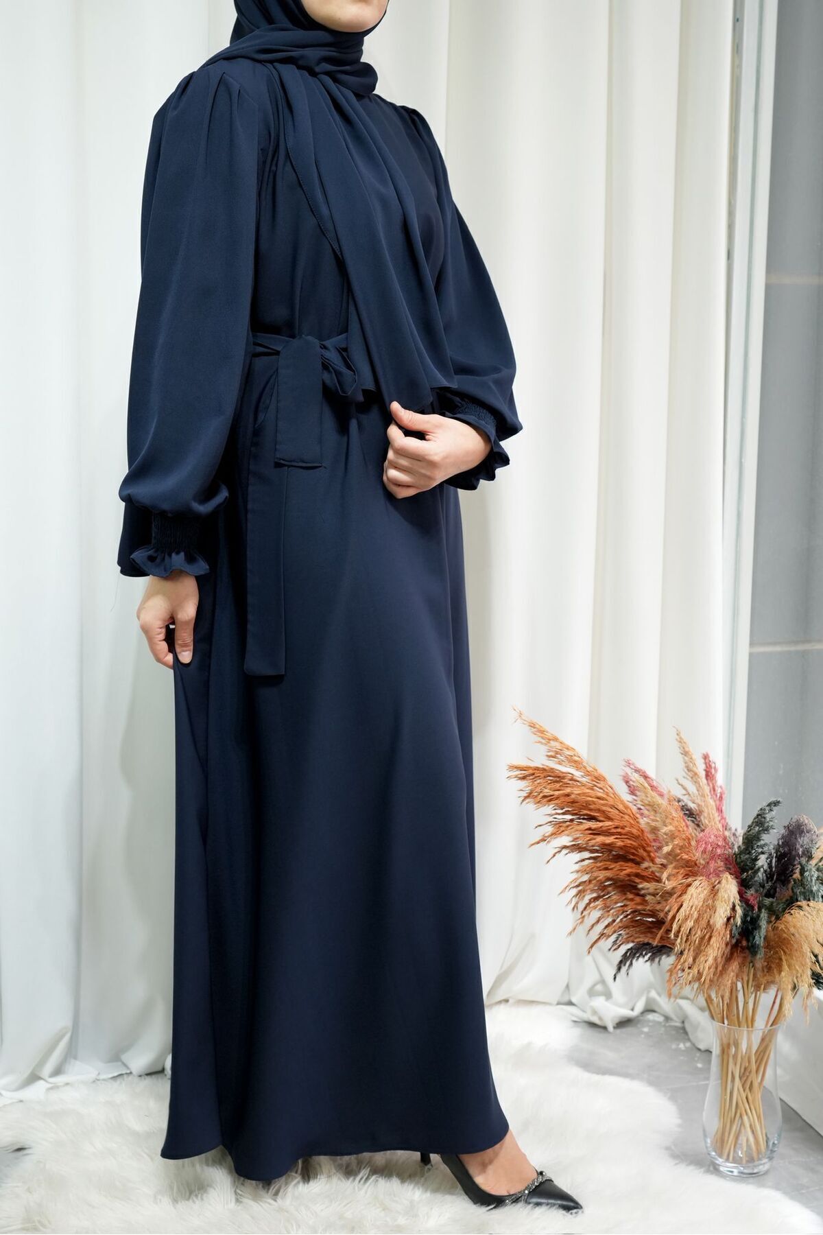 Model Meryem Medine İpeği Çiçek Kol Detaylı Tesettür Elbise (Şal Dahil) - Lacivert - Meryem01020Ş Model Meryem Medine İpeği Çiçek Kol Detaylı Tesettür Elbise (Şal Dahil) - Lacivert - Meryem01020Ş