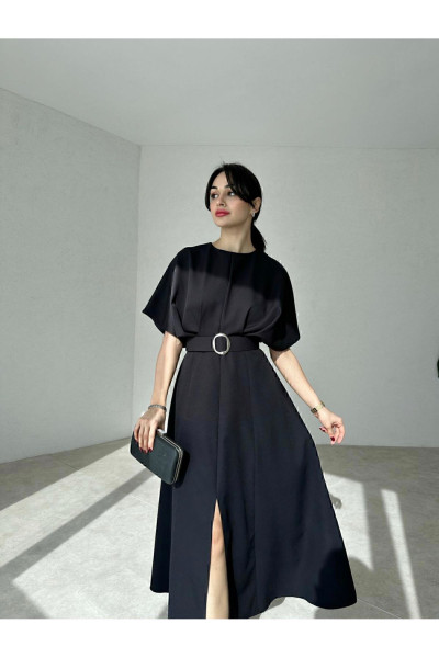 Siyah Kemer Detaylı Yuvarlak Yaka Piliseli Midi Elbise Siyah Kemer Detaylı Yuvarlak Yaka Piliseli Midi Elbise