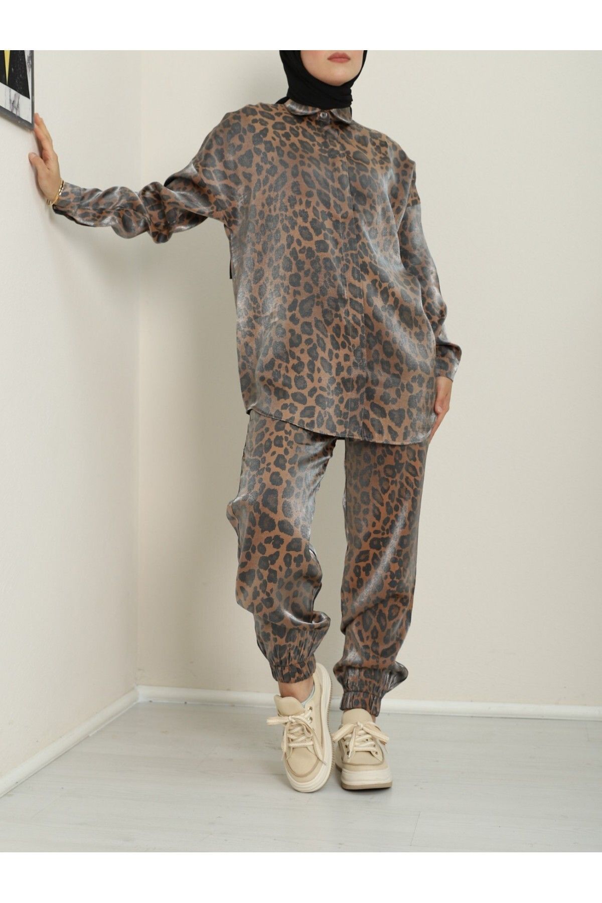 Leopar Desen Flamlı Saten Takım Leopar Desen Flamlı Saten Takım
