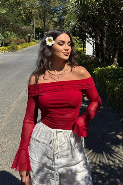 Madonna Yaka İspanyol Kol Tül Crop Bluz