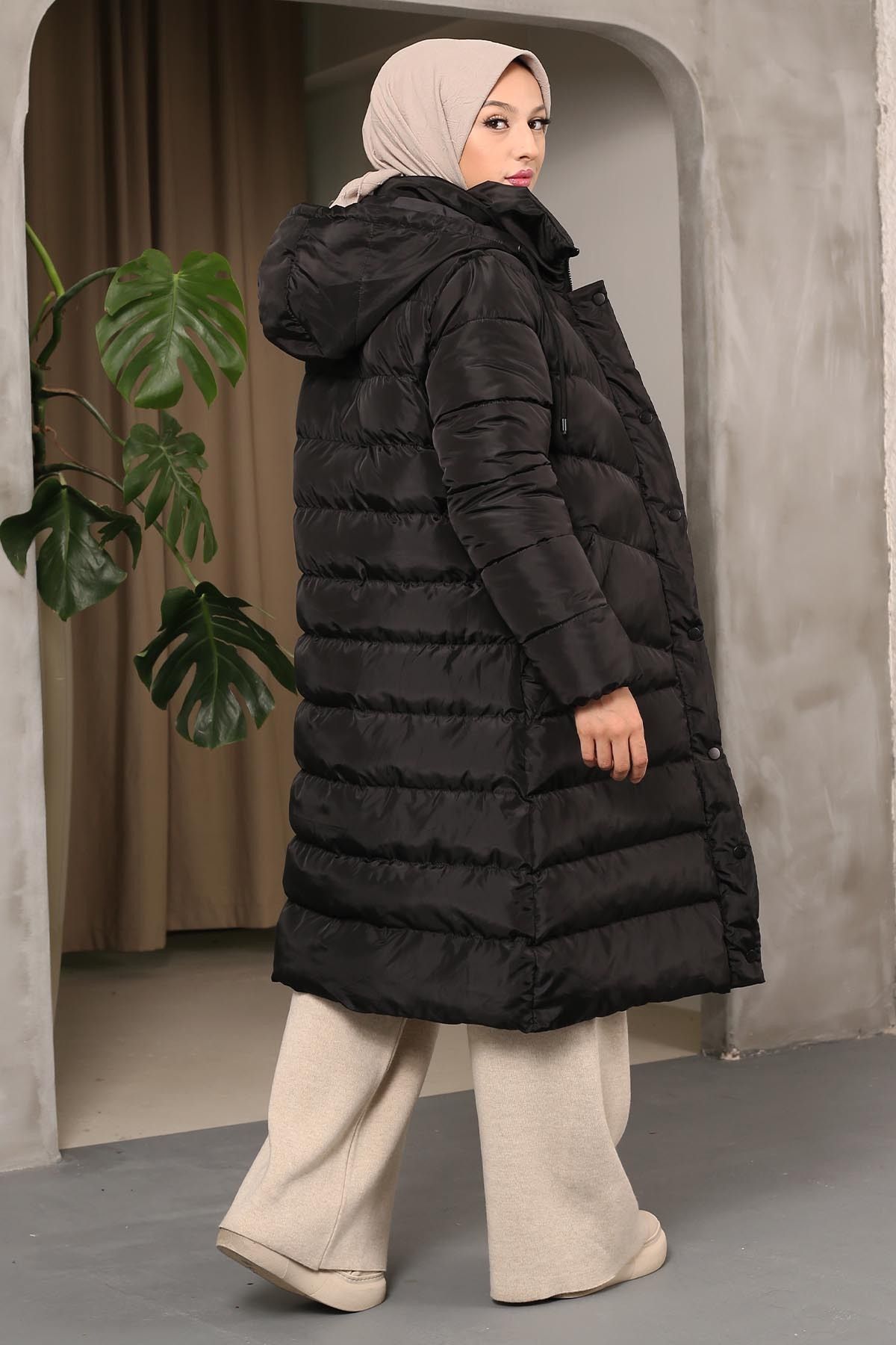 Siyah Kapüşonlu Şişme Mont Siyah Kapüşonlu Şişme Mont