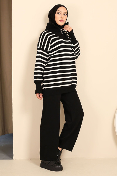 Siyah Yaka Fermuarlı Çizgili Triko Takım