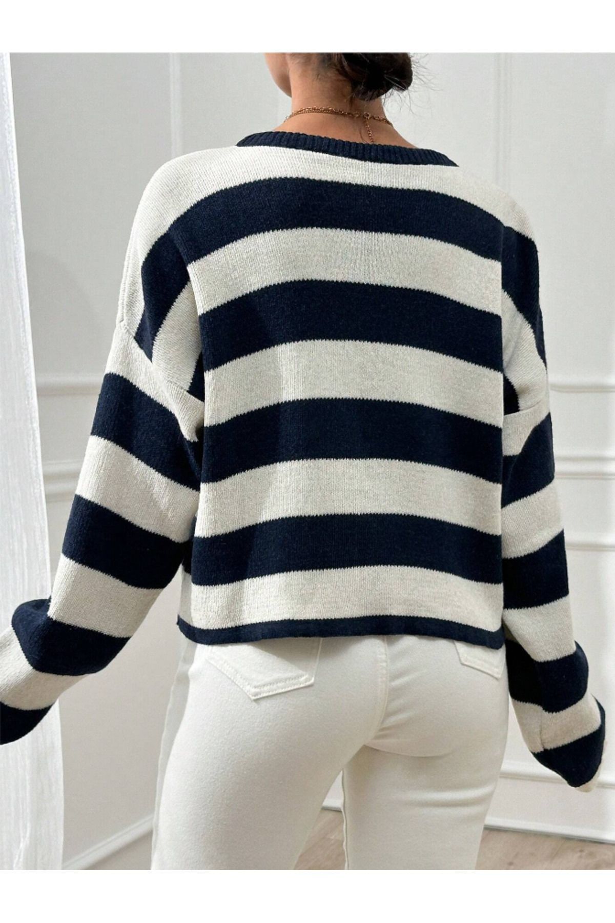 Kadın Triko Siyah Beyaz Çizgili Gold Düğmeli Ceket Hırka