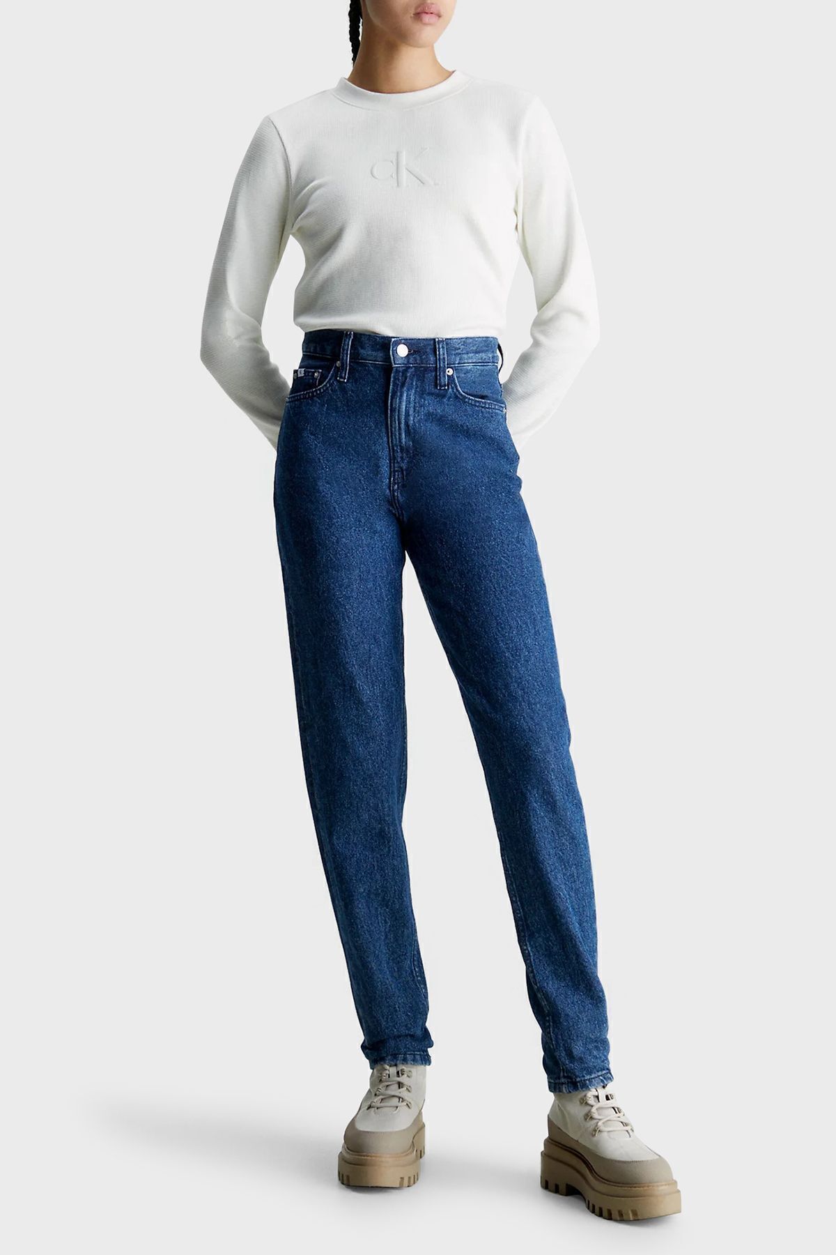 Logolu Pamuklu Yüksek Bel Daralan Paça Mom Fit J20 Jeans J20J2221991A4 KOT PANTOL Logolu Pamuklu Yüksek Bel Daralan Paça Mom Fit J20 Jeans J20J2221991A4 KOT PANTOL