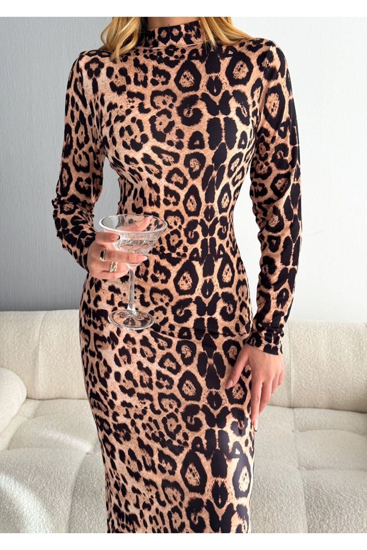 Leopar desenli balıkçı yaka elbise Leopar desenli balıkçı yaka elbise