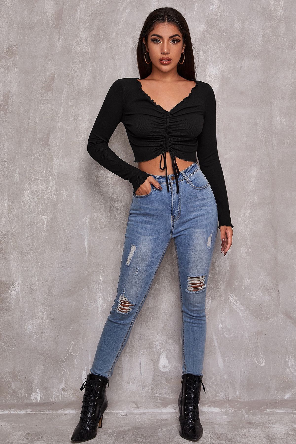 Kadın Siyah Uzun Kollu Büzdürme Bağcık Detaylı Crop Top Bluz Kadın Siyah Uzun Kollu Büzdürme Bağcık Detaylı Crop Top Bluz