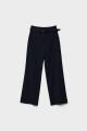 Kemerli ve dökümlü straight fit kumaş pantolon Kemerli ve dökümlü straight fit kumaş pantolon