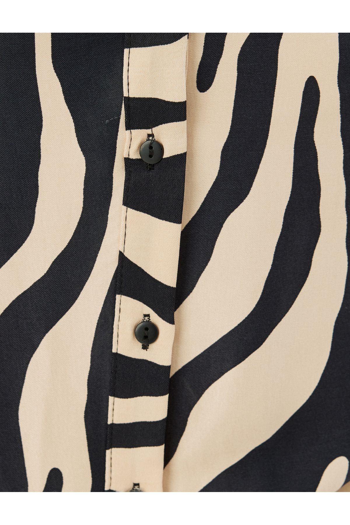 Zebra Desenli Gömlek Uzun Kollu V Yaka Zebra Desenli Gömlek Uzun Kollu V Yaka