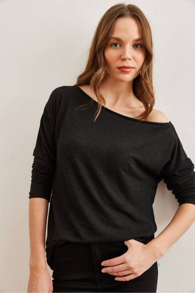 Kadın Siyah Kayık Yaka Yün Viskon Dökümlü Bluz BLZ-19002738