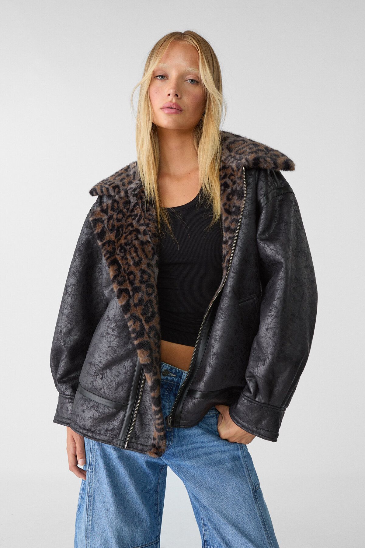 Leopar Desenli Suni Kürklü Astar Detaylı Ceket Leopar Desenli Suni Kürklü Astar Detaylı Ceket