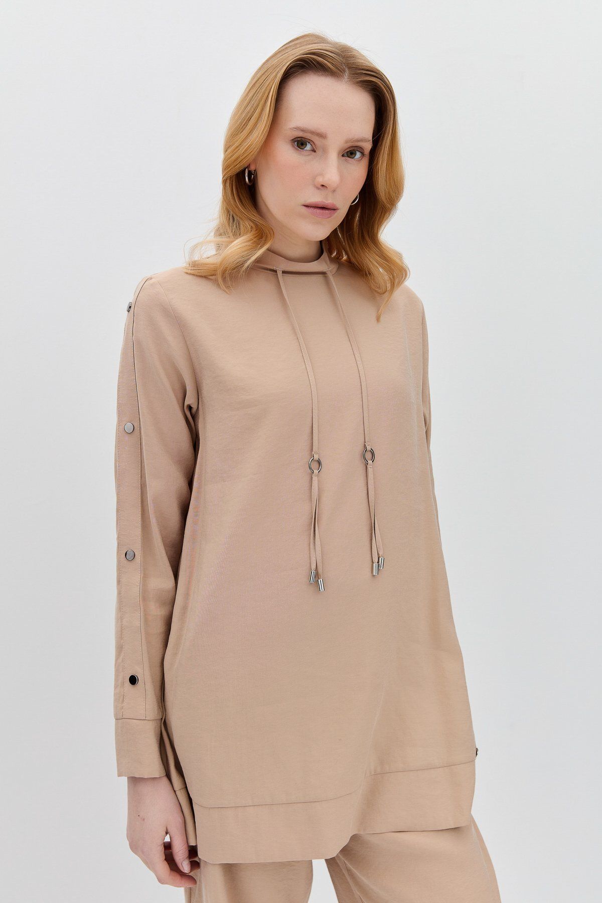 Kolları Çıt Çıt Detaylı Pantolon Tunik Takım Bej Kolları Çıt Çıt Detaylı Pantolon Tunik Takım Bej
