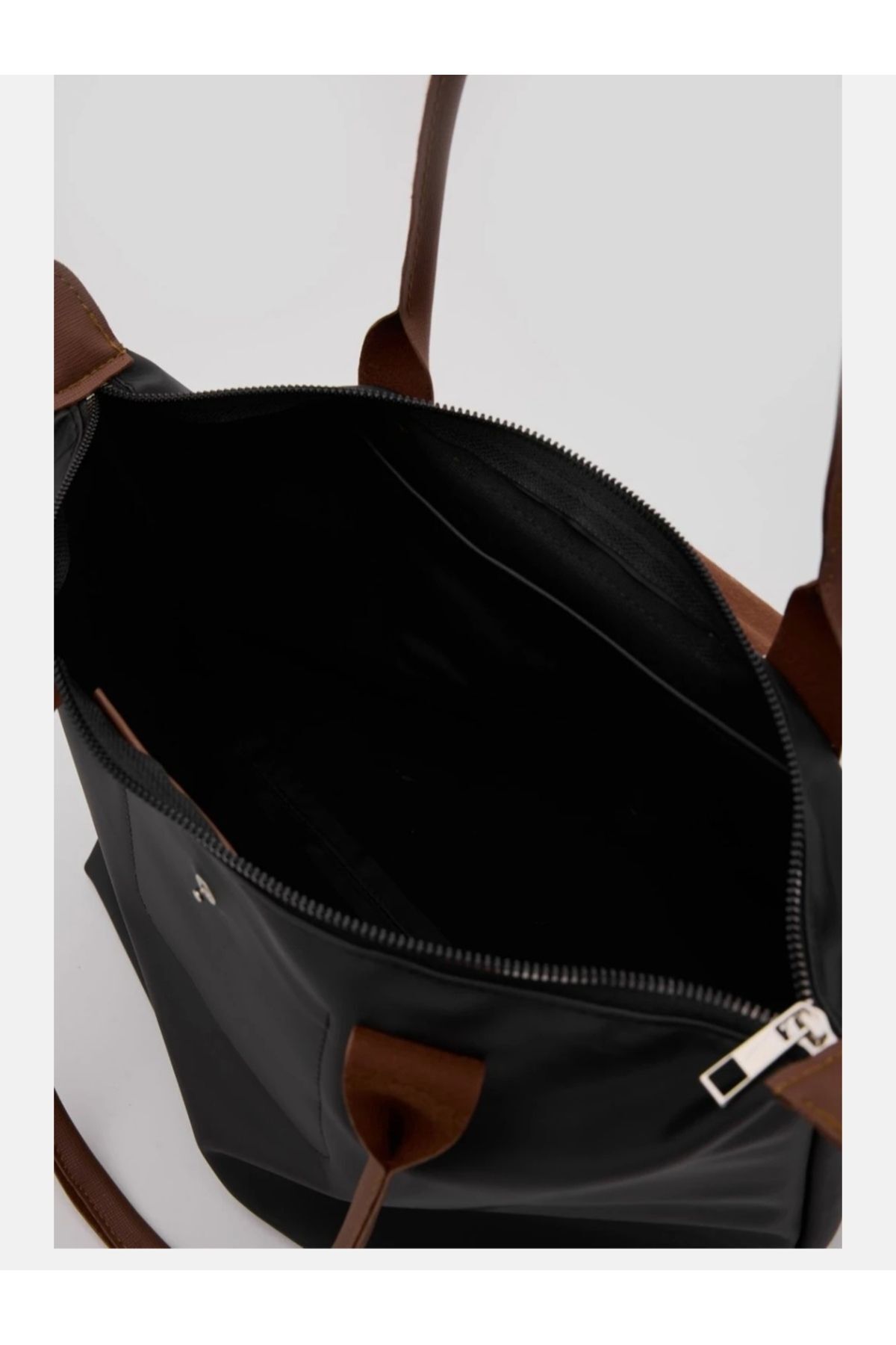 Siyah-taba Renk Çıtçıtlı Deri Saplı Katlanabilir Kadın Omuz Çantası Long Champ Style No:3. 43x30cm Siyah-taba Renk Çıtçıtlı Deri Saplı Katlanabilir Kadın Omuz Çantası Long Champ Style No:3. 43x30cm