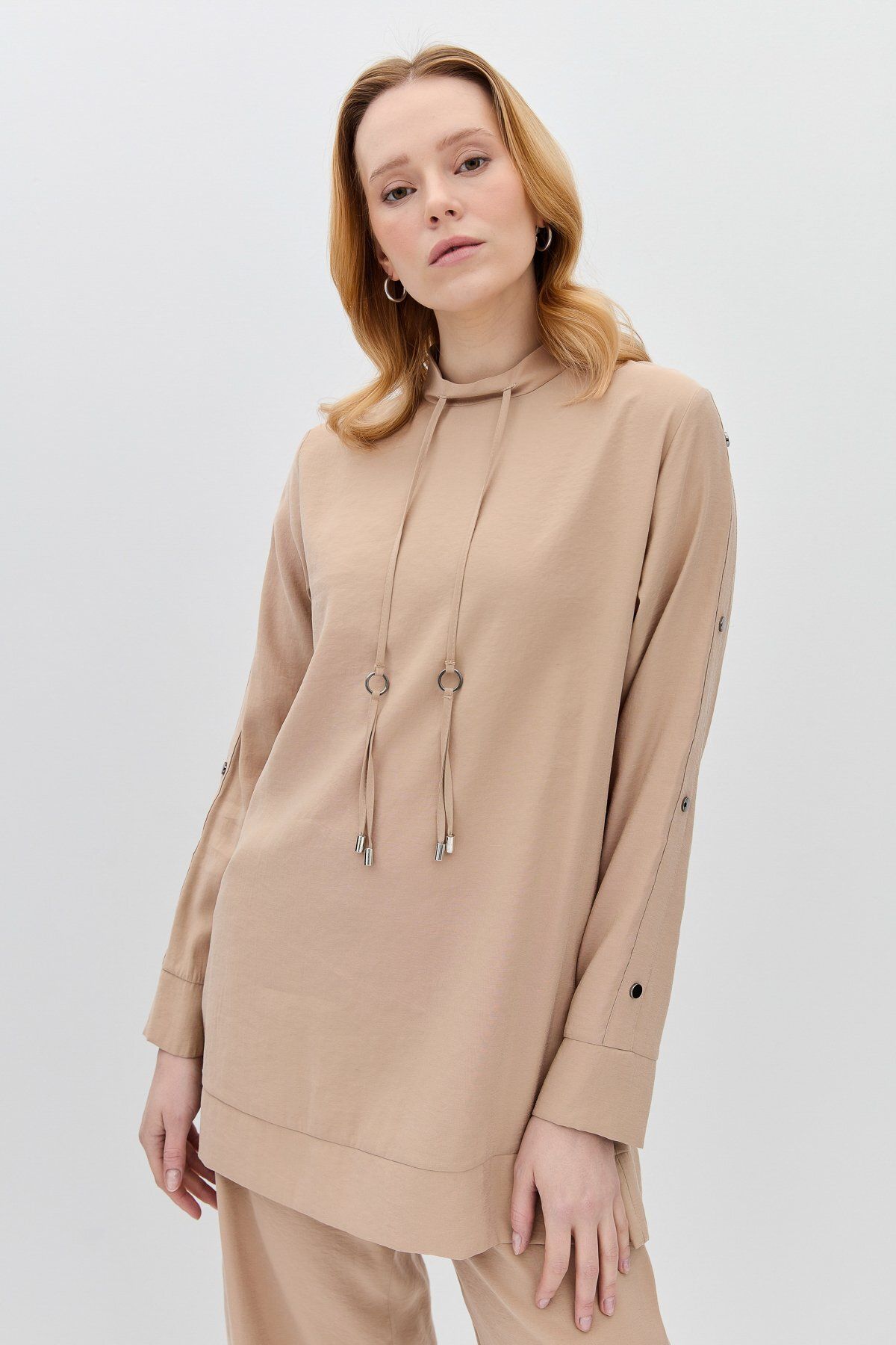 Kolları Çıt Çıt Detaylı Pantolon Tunik Takım Bej Kolları Çıt Çıt Detaylı Pantolon Tunik Takım Bej
