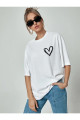 Minimal Kalp Baskılı Beyaz Oversize Tshirt Minimal Kalp Baskılı Beyaz Oversize Tshirt