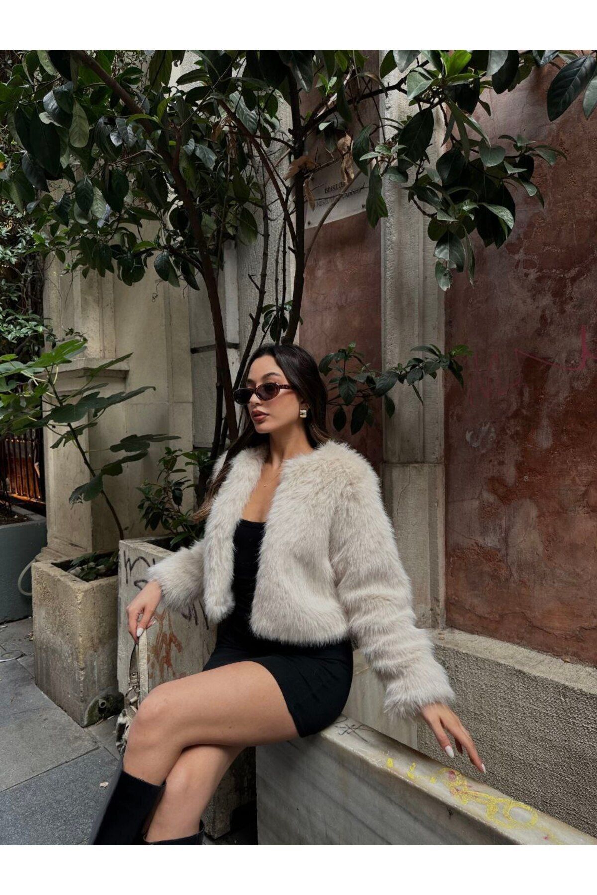 YAKASIZ İTHAL KÜRK YAKASIZ İTHAL KÜRK