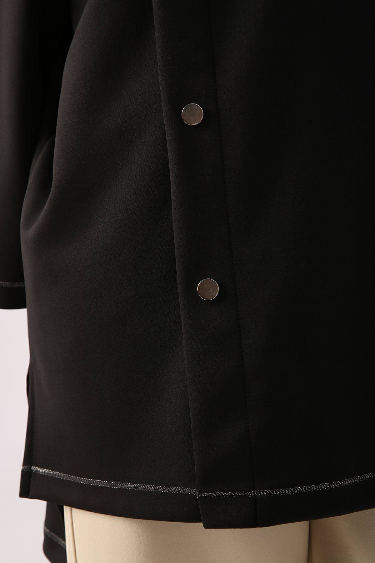 Siyah Sim Dikişli Çıtçıtlı Oversize Tunik Siyah Sim Dikişli Çıtçıtlı Oversize Tunik
