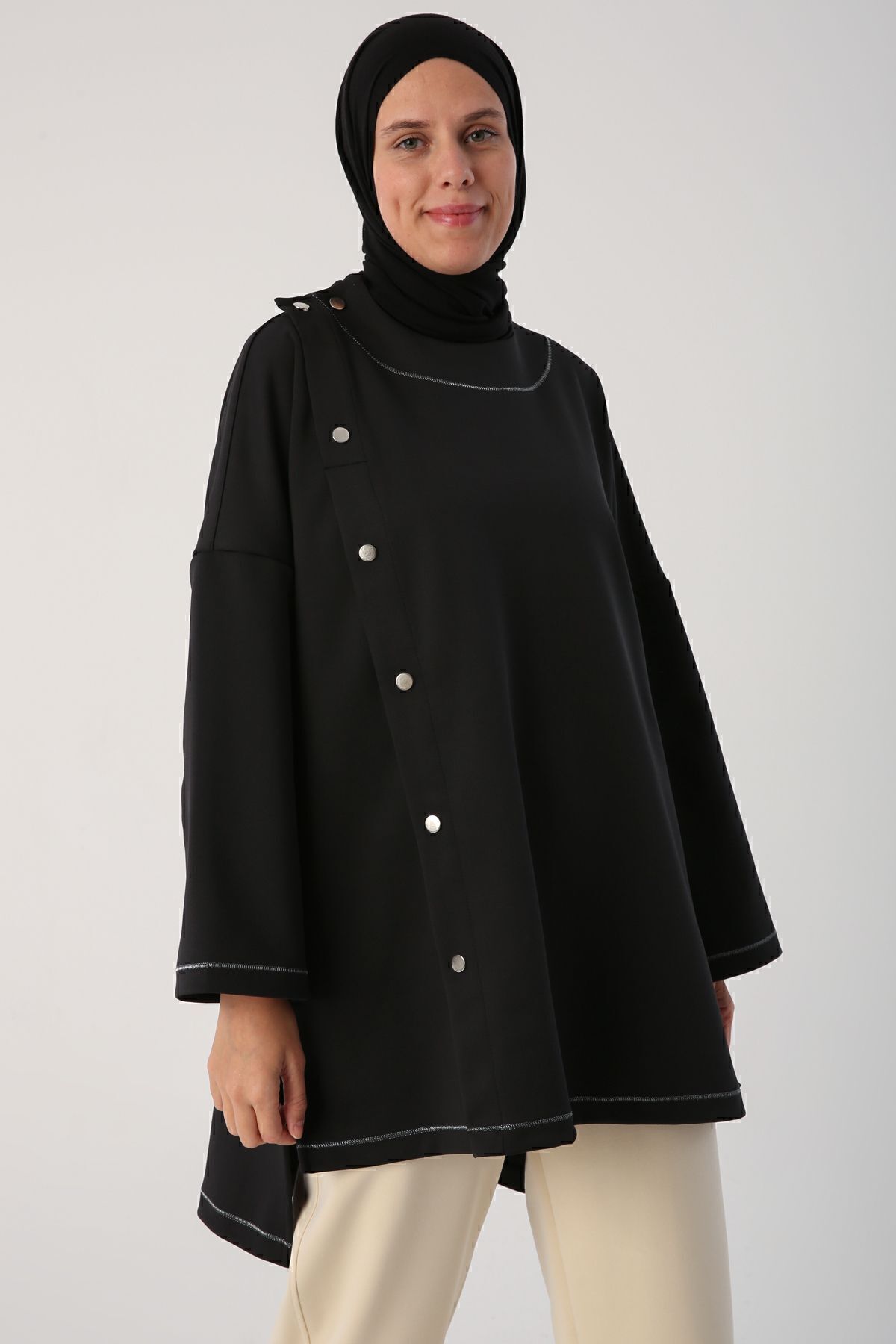 Siyah Sim Dikişli Çıtçıtlı Oversize Tunik Siyah Sim Dikişli Çıtçıtlı Oversize Tunik