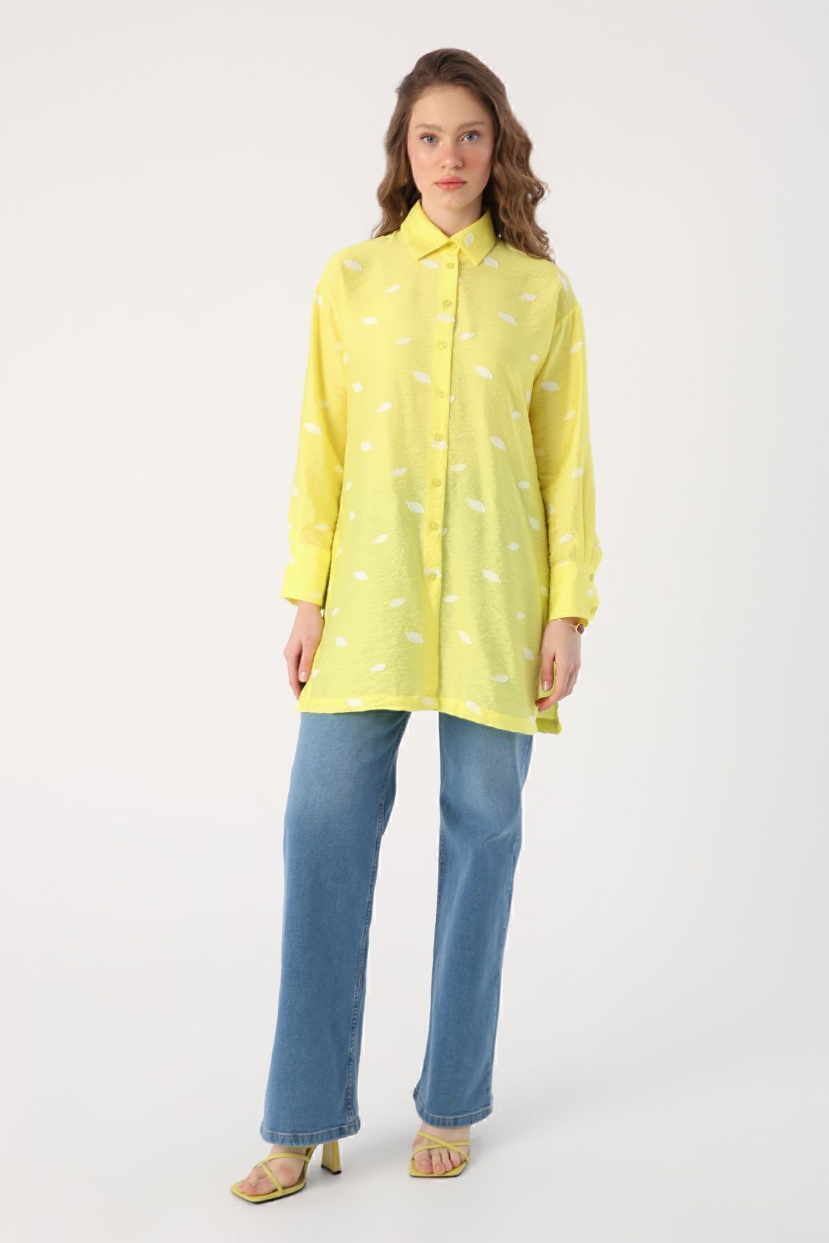 Sarı Oversize Yırtmaçlı Desenli Gömlek Tunik Sarı Oversize Yırtmaçlı Desenli Gömlek Tunik