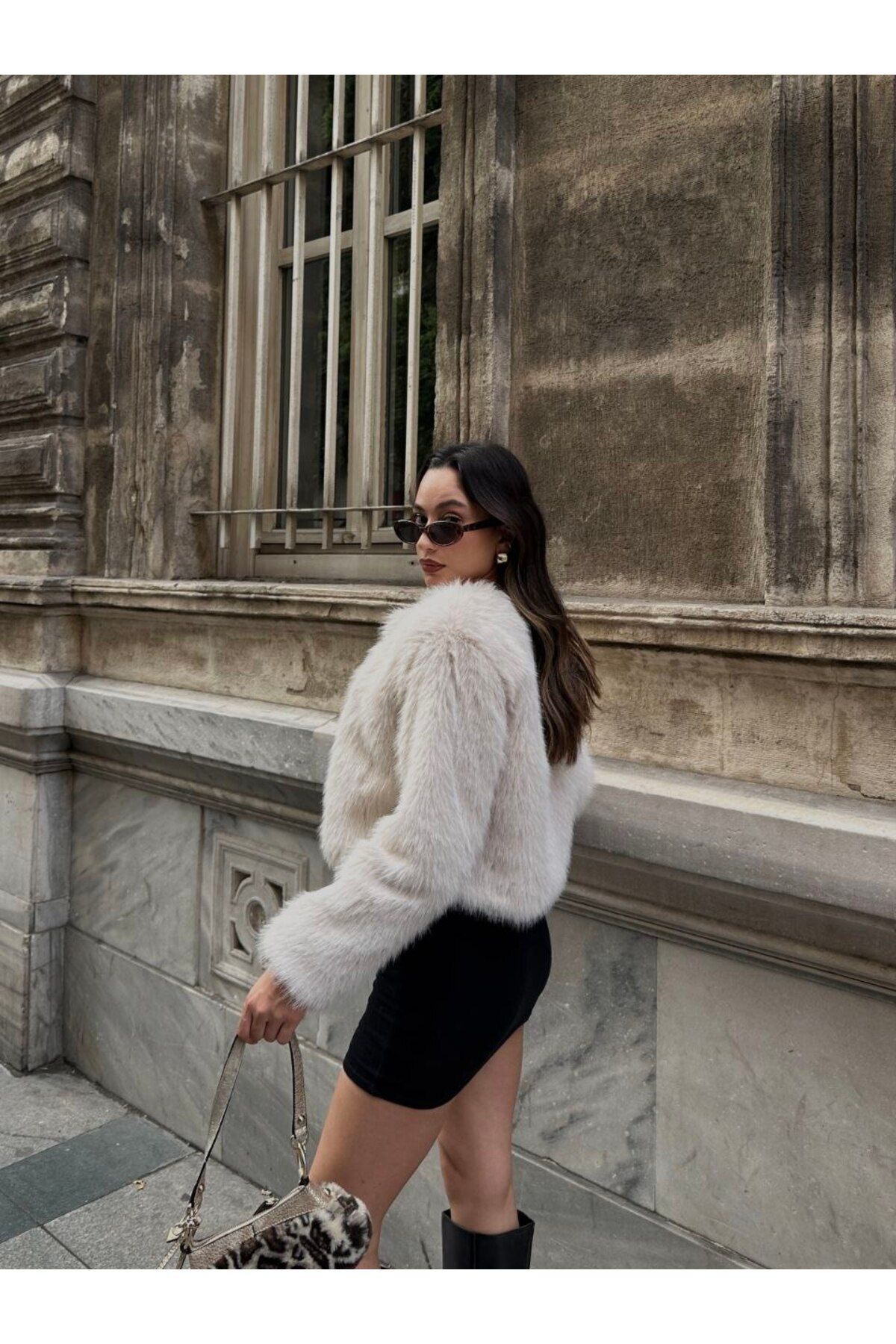 YAKASIZ İTHAL KÜRK YAKASIZ İTHAL KÜRK