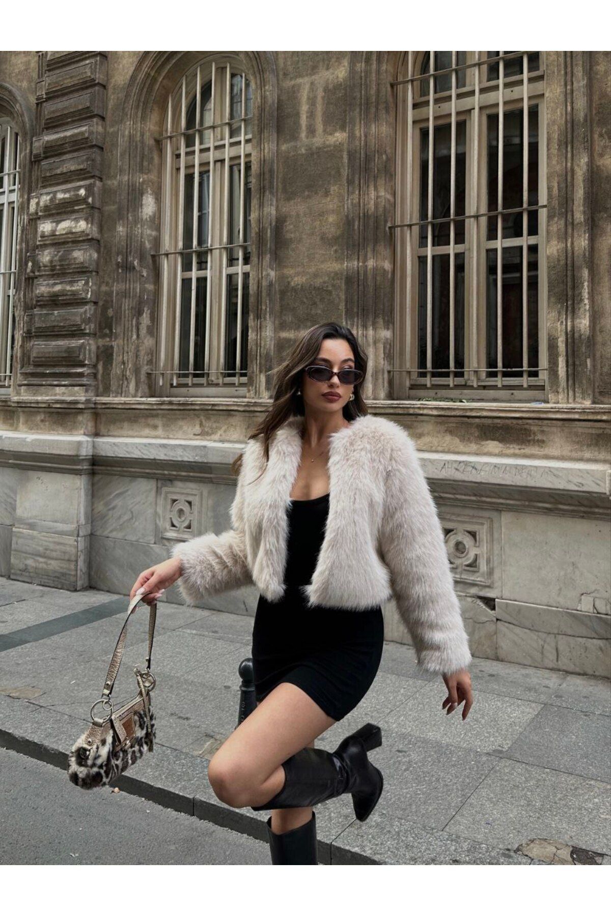 YAKASIZ İTHAL KÜRK YAKASIZ İTHAL KÜRK