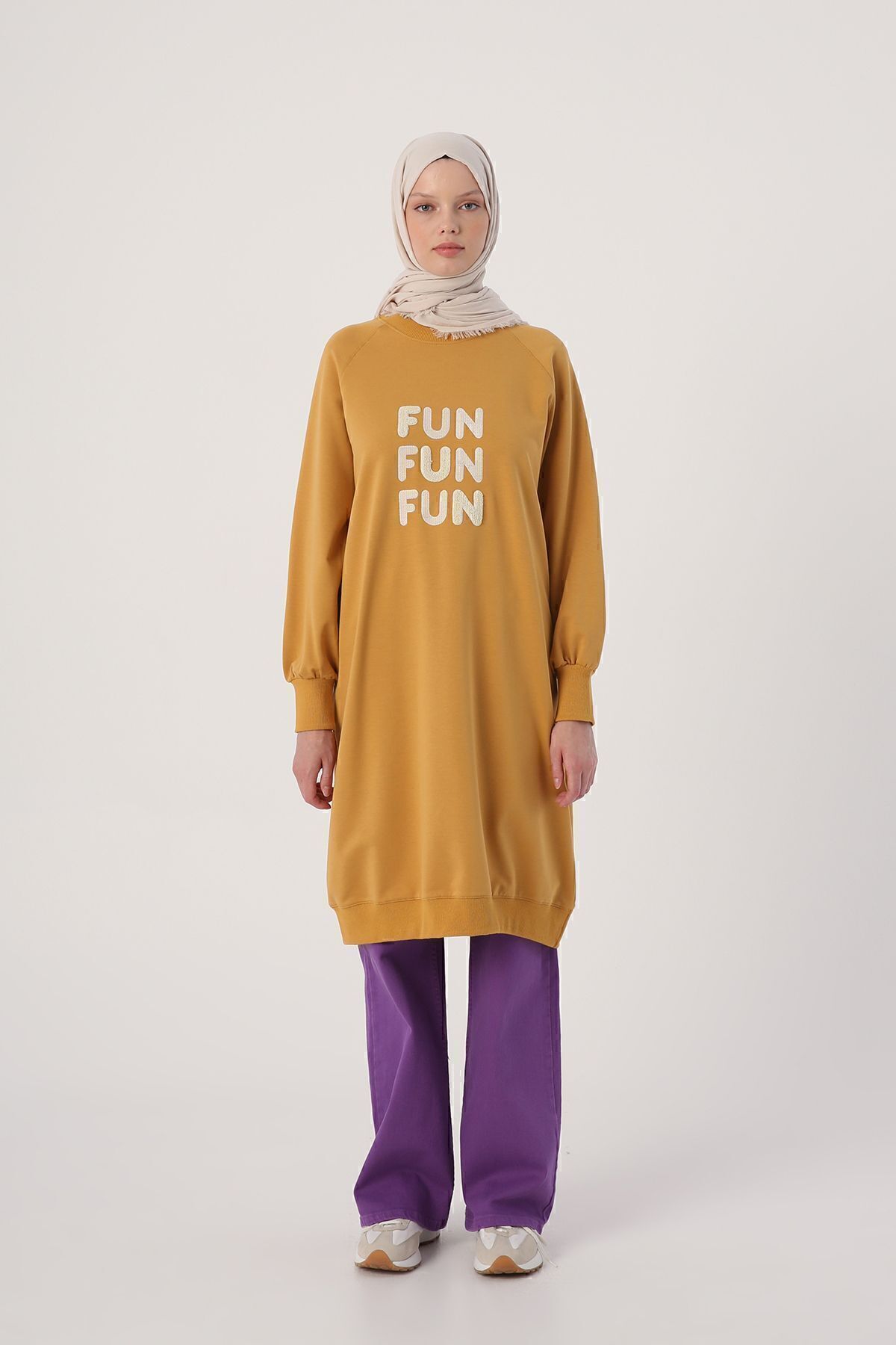 Soft Sarı Yazı Nakışlı Reglan Kol Sweat Tunik Soft Sarı Yazı Nakışlı Reglan Kol Sweat Tunik