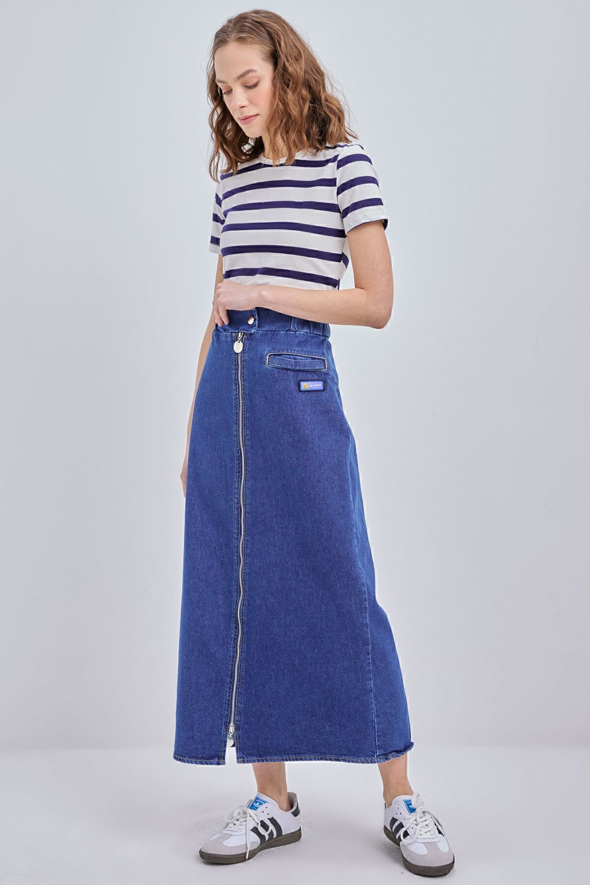 Koyu Mavi %100 Pamuklu Fermuarlı Denim Etek Koyu Mavi %100 Pamuklu Fermuarlı Denim Etek