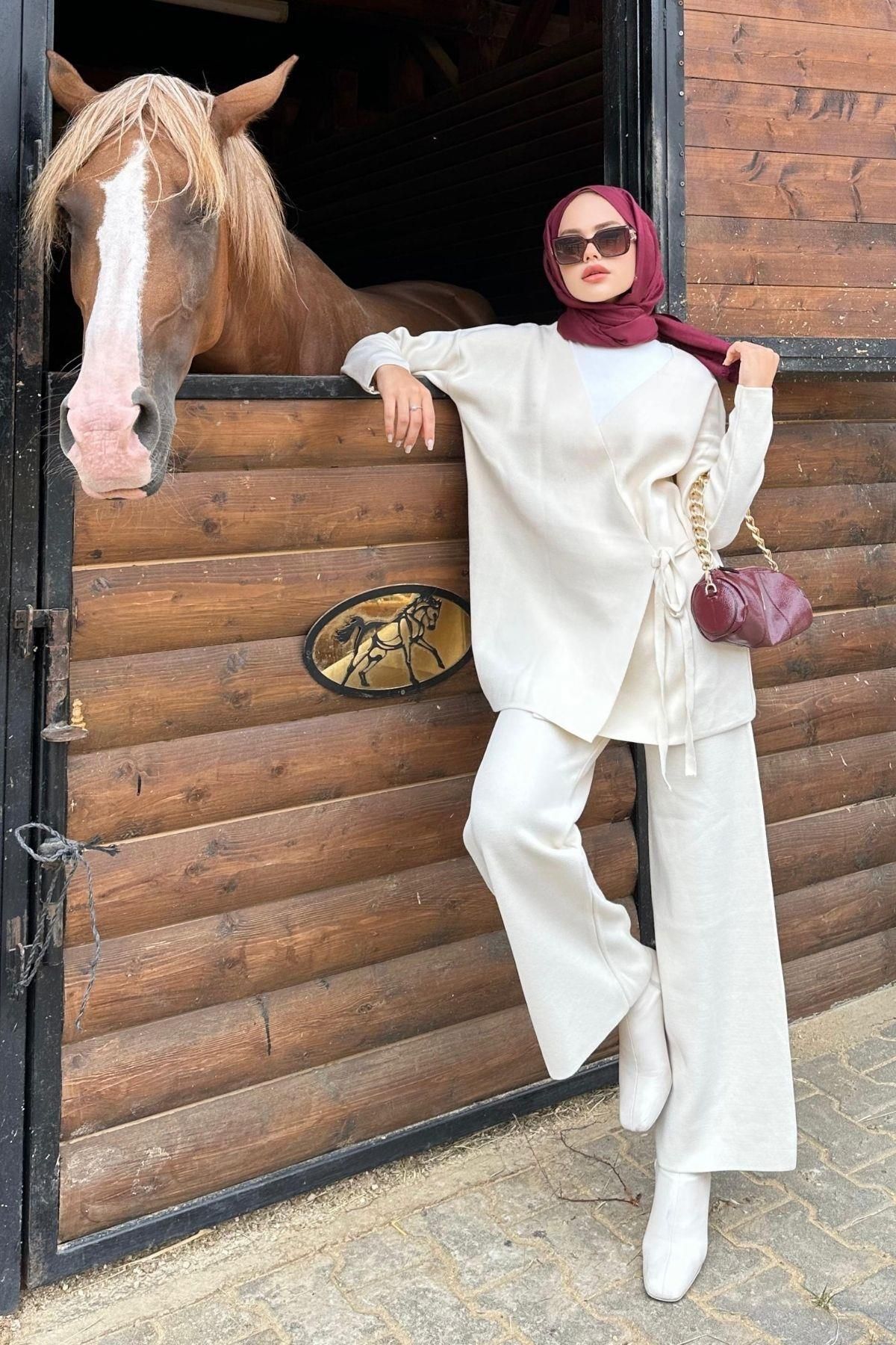 Maça İpli Triko Takım Ekru Maça İpli Triko Takım Ekru