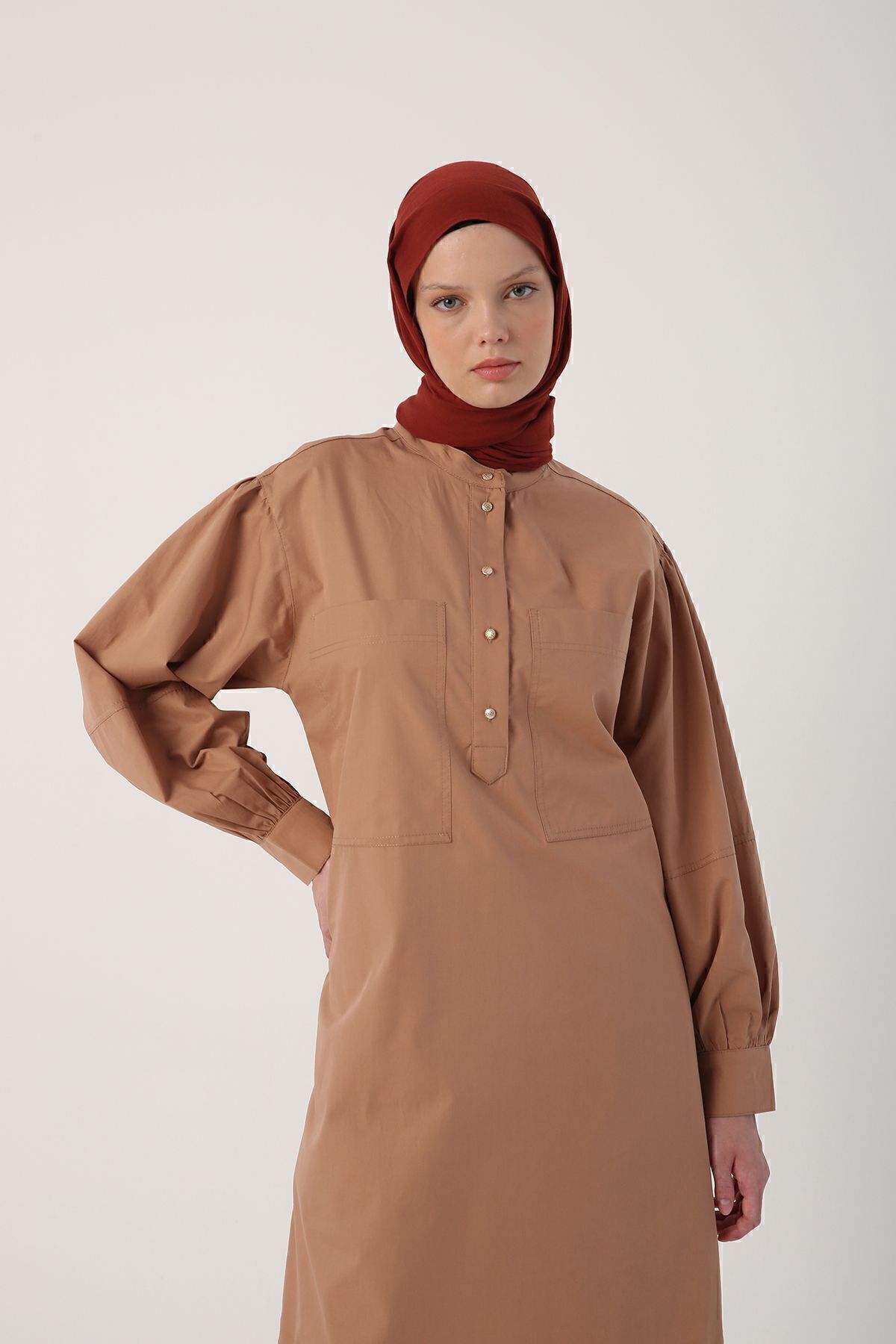 Toprak Oversize %100 Pamuk Büyük Cepli Eteği Oval Kesim Uzun Tunik Toprak Oversize %100 Pamuk Büyük Cepli Eteği Oval Kesim Uzun Tunik