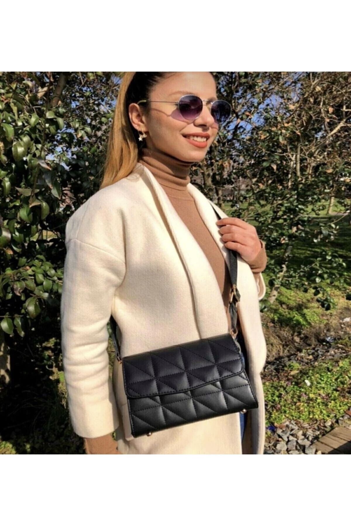 Kadın Siyah Kapitone Ayarlanabilir Kolon Askılı Çapraz Omuz Çantası Kadın Siyah Kapitone Ayarlanabilir Kolon Askılı Çapraz Omuz Çantası