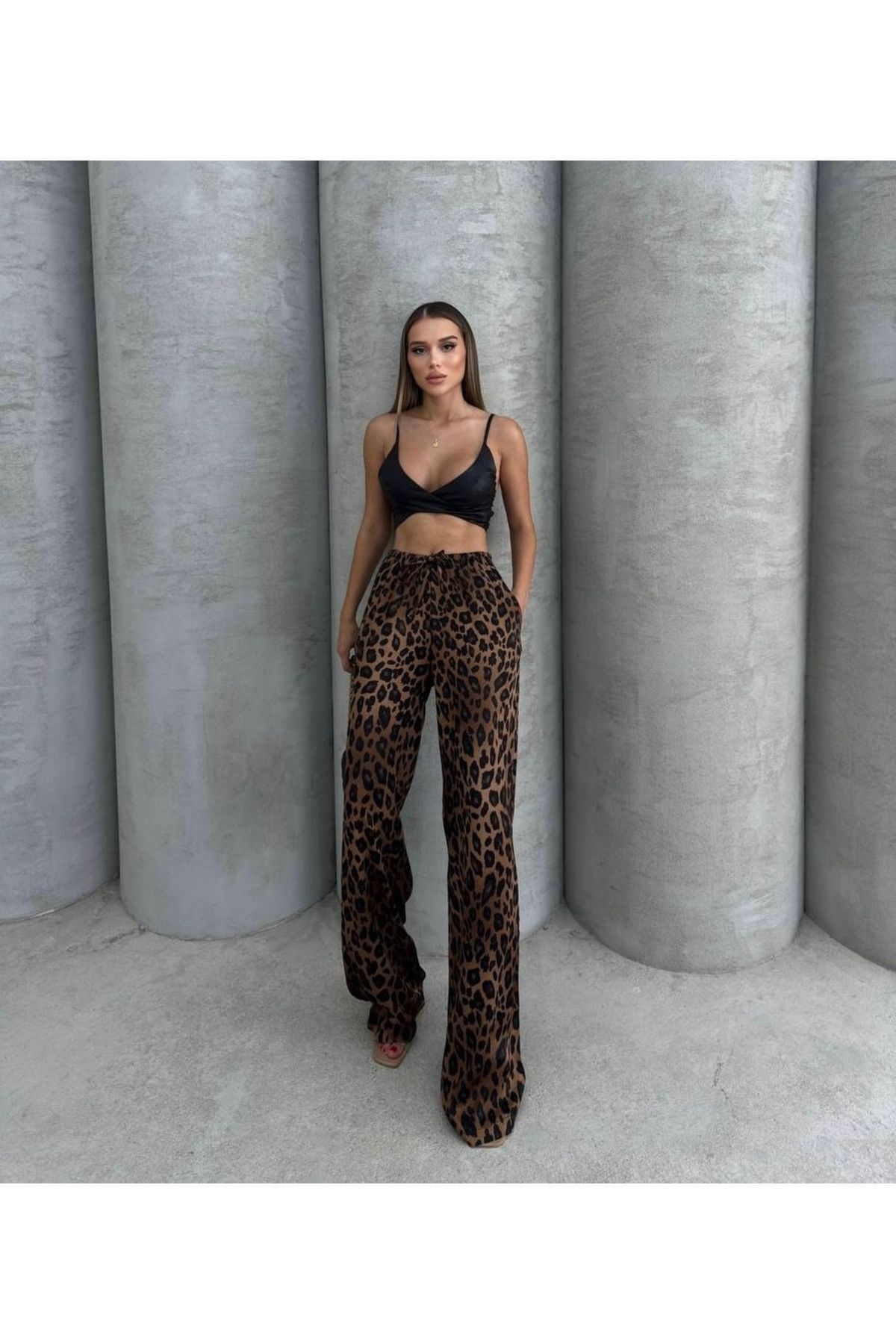 Leopar Desenli Saten Kadın Pantolon Leopar Desenli Saten Kadın Pantolon
