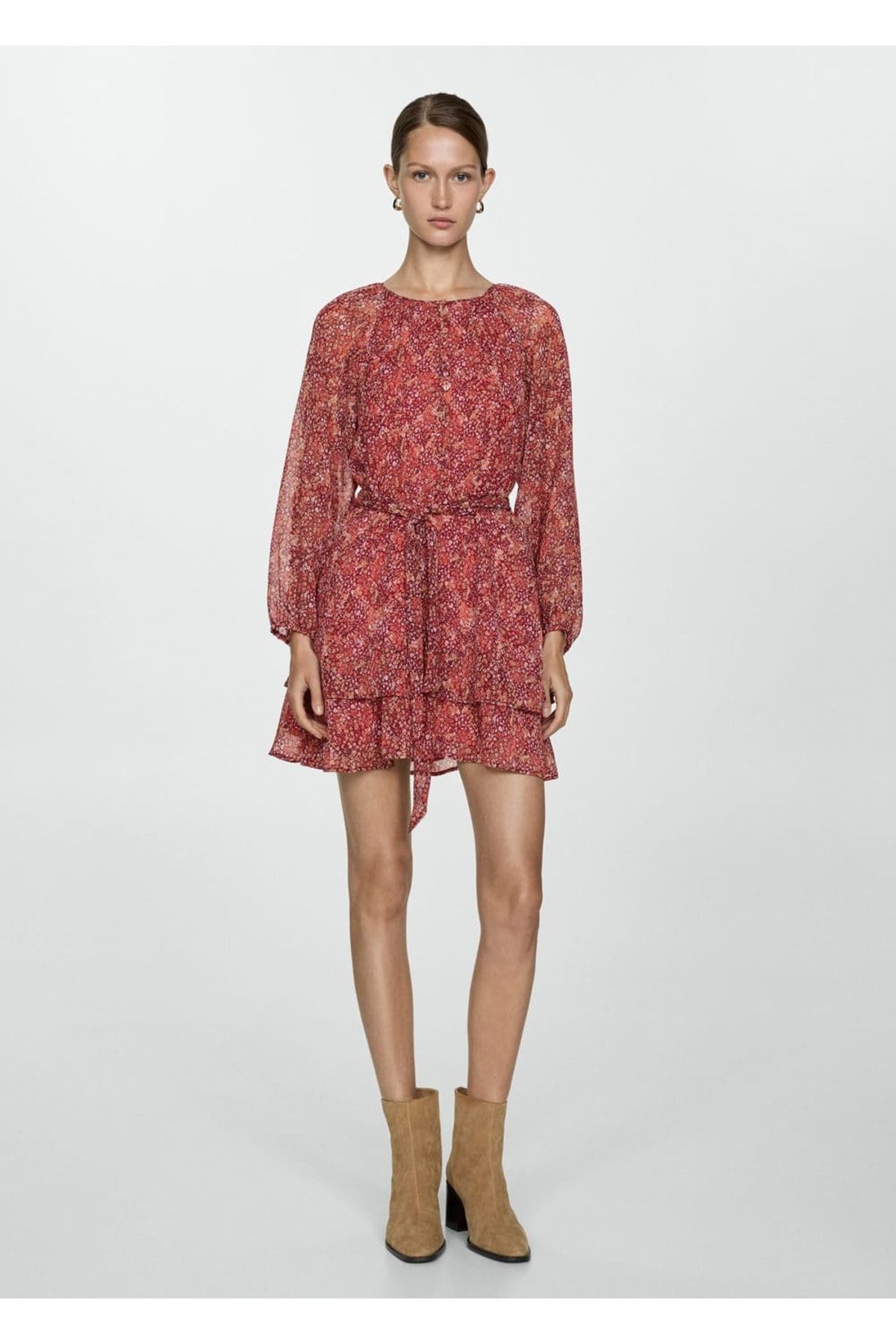 Kısa çiçek desenli elbise Kısa çiçek desenli elbise