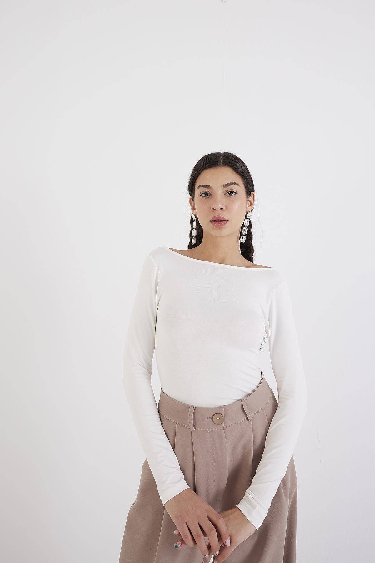 Sırt Dekolteli Uzun Kollu Bluz B13327-i1 Sırt Dekolteli Uzun Kollu Bluz B13327-i1