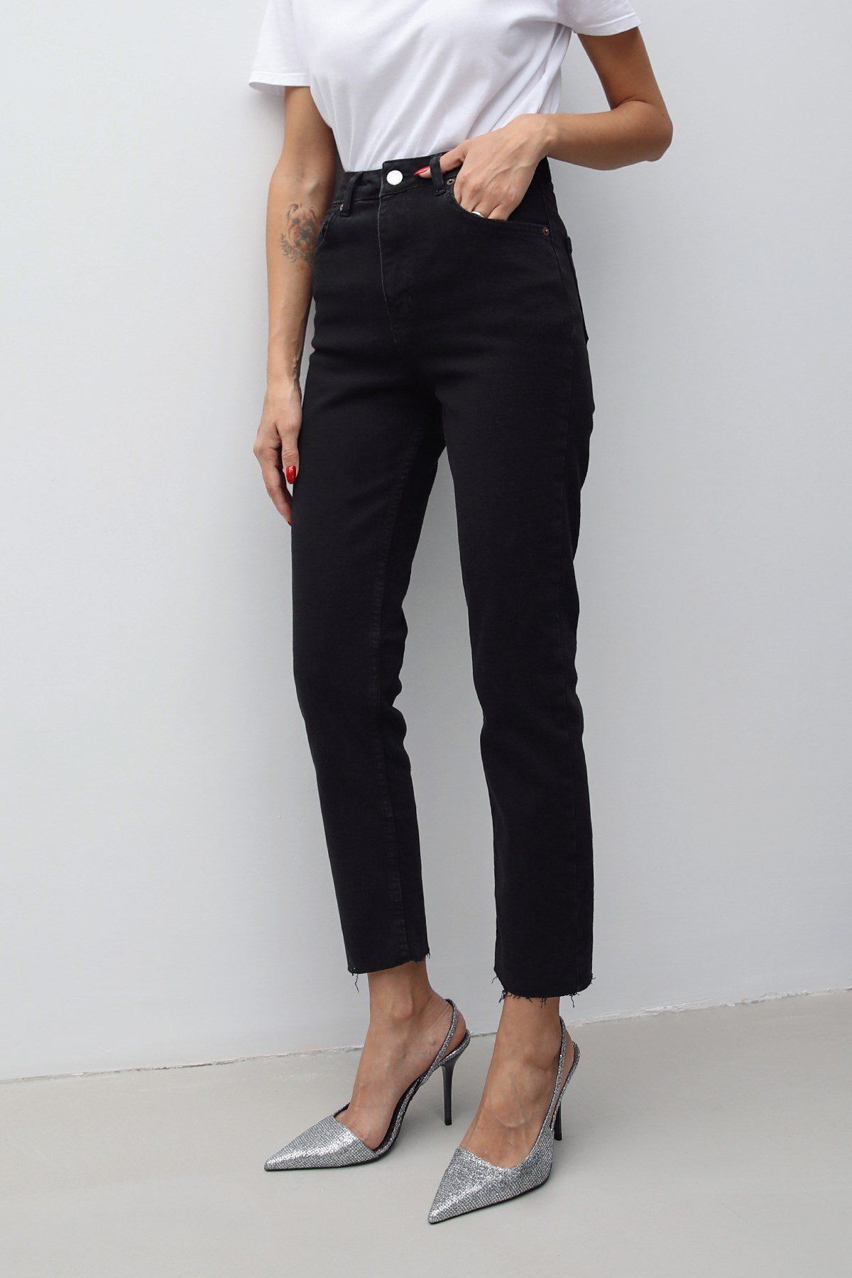 Siyah Boy Fit Kesik Paça Jean Siyah Boy Fit Kesik Paça Jean