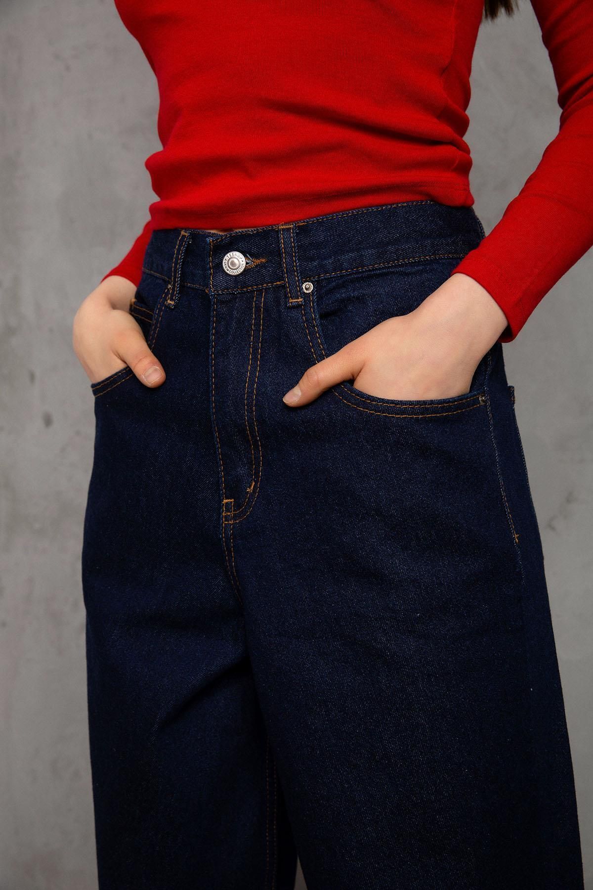 Lacivert Toka Detaylı Bol Kesim Geniş Paça Rahat Baggy Jean Kot Salaş Kadın Pantolon @milano Lacivert Toka Detaylı Bol Kesim Geniş Paça Rahat Baggy Jean Kot Salaş Kadın Pantolon @milano