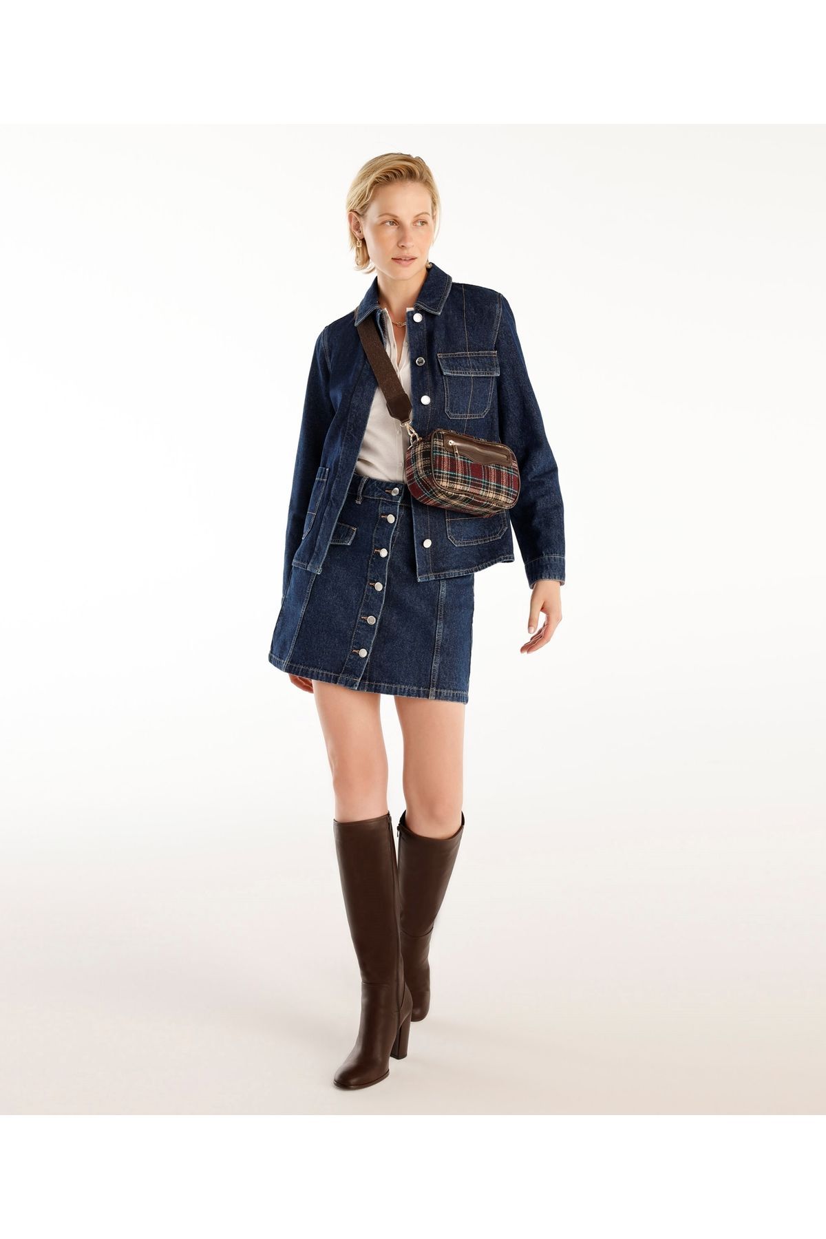 Normal Kesim Dikiş Detaylı Denim Ceket Normal Kesim Dikiş Detaylı Denim Ceket