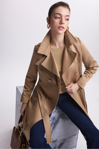 Kruvaze Yaka Düğme Detaylı Camel Trençkot 13548 Kruvaze Yaka Düğme Detaylı Camel Trençkot 13548